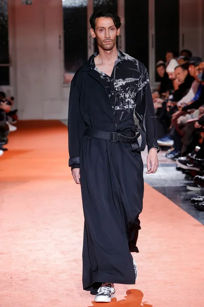 Look 17